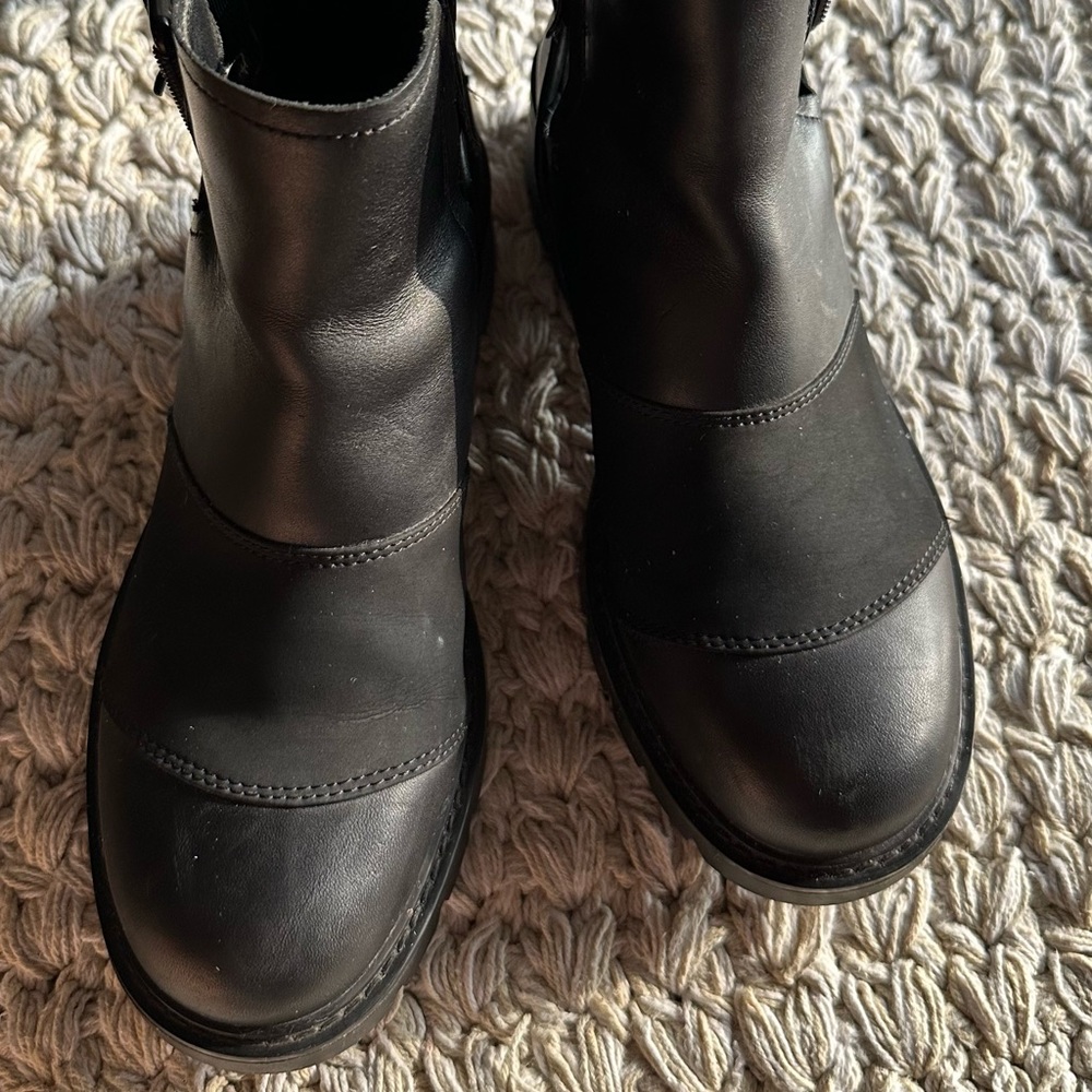 COPY - Black leather UGG boots size 7